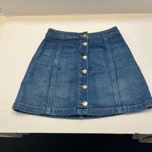 Divided  H&M women’s skirt  Denim   Button up size 4